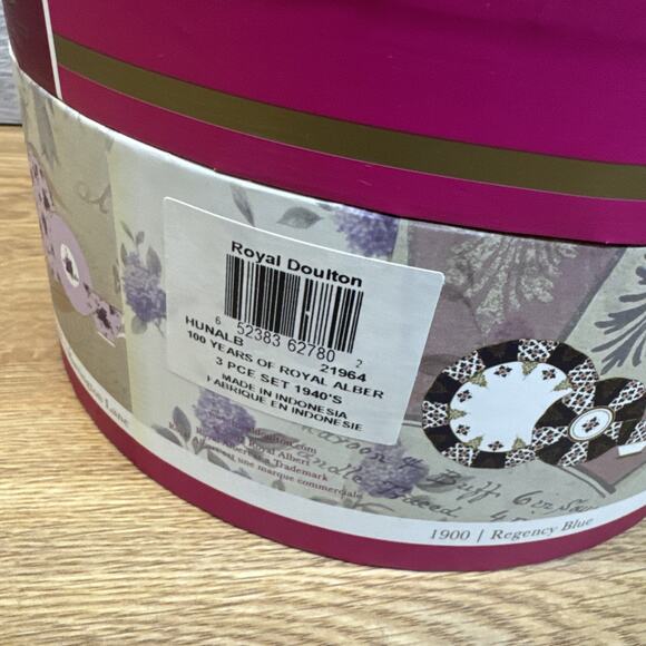 Royal Albert 100 Years 1940 3-Piece Set (Teacup, Saucer & Plate 8") - Picture 8 of 10